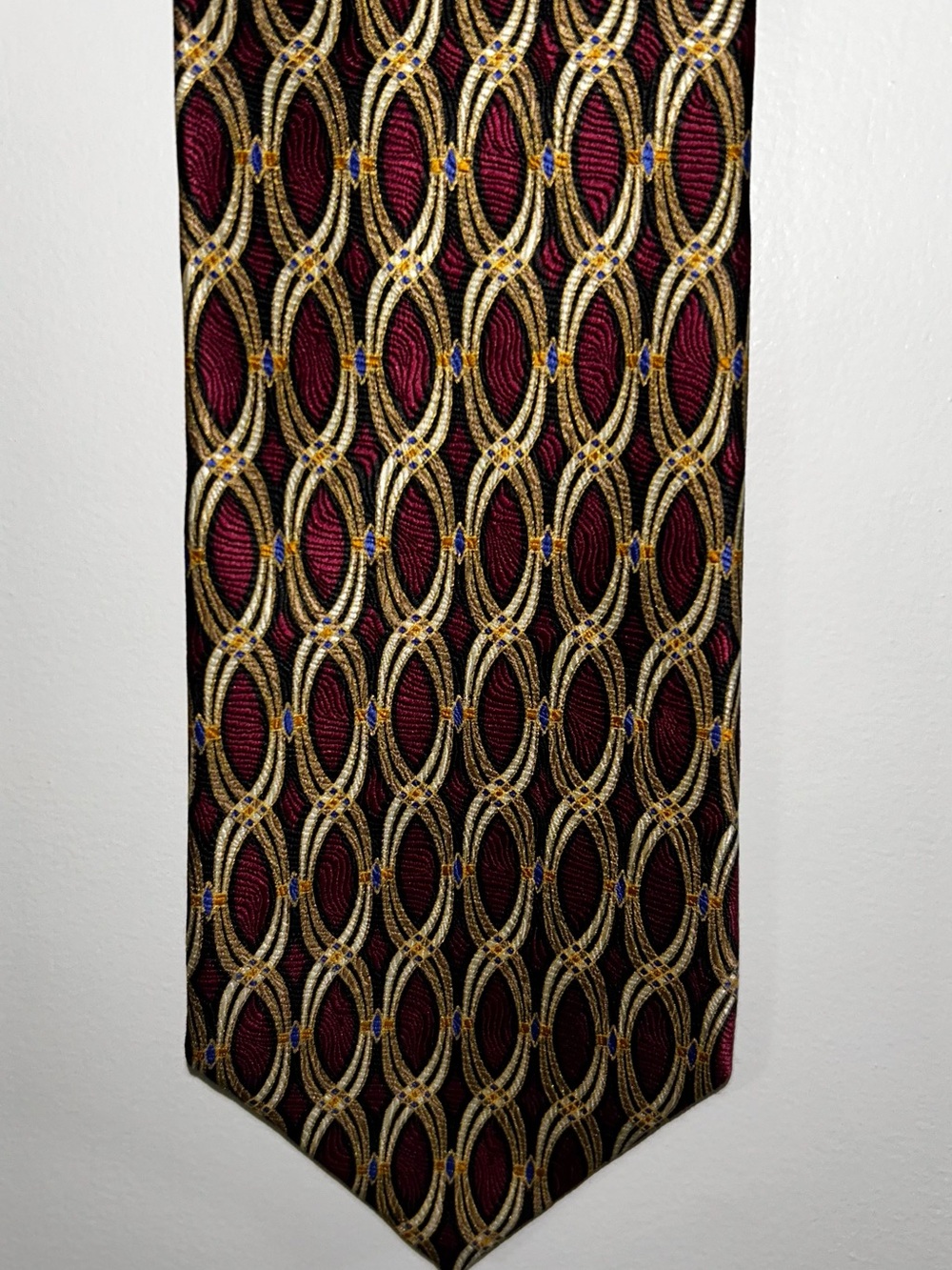 Metropolitan Museum of Art Tie 100% Silk Burgundy Gold Geometric
